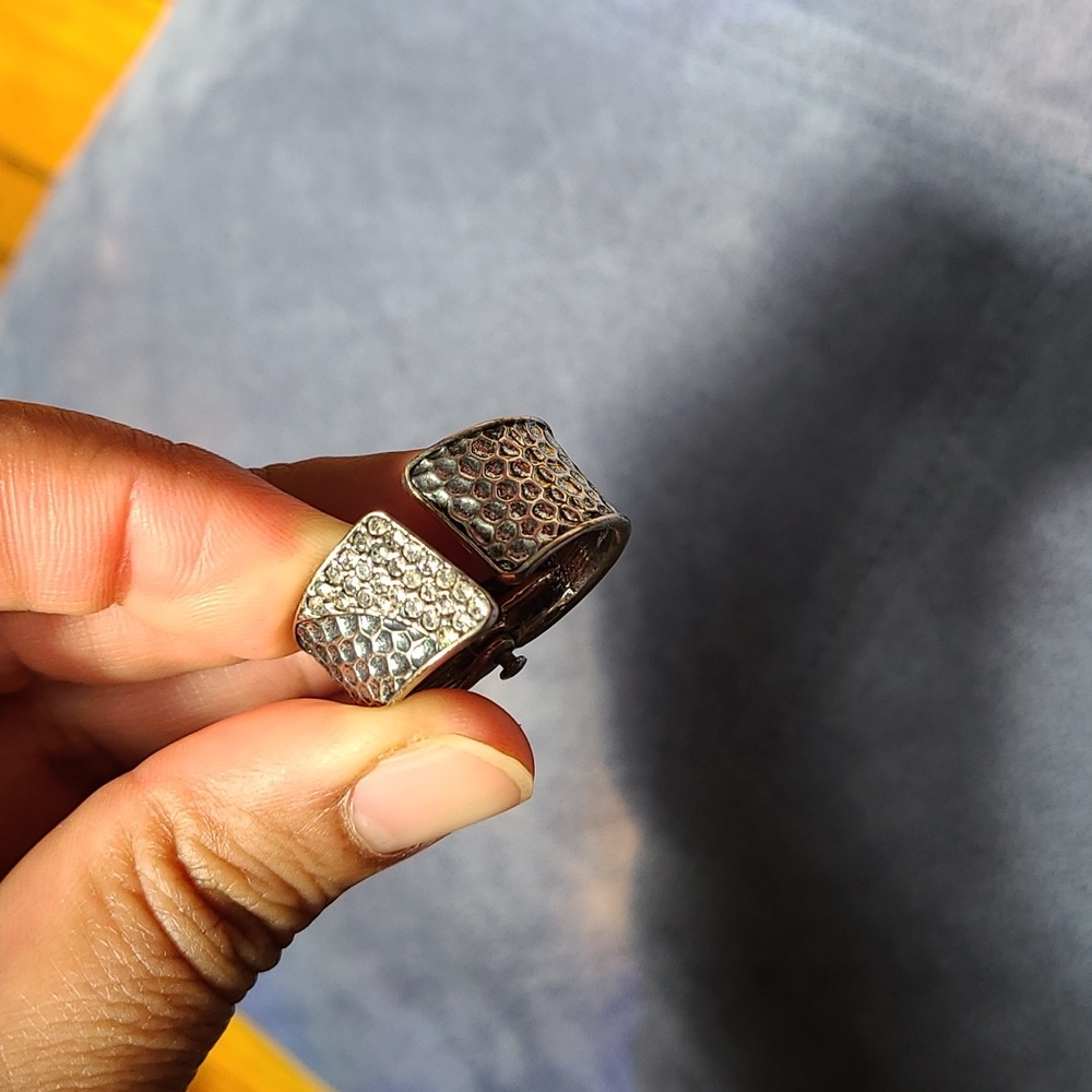 Ring - Picture 3 of 4